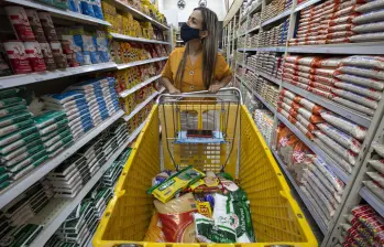 Los hard discount o tiendas de descuento duro ya concentran el 63% de la participación: de cada 100 pesos destinados al consumo masivo, 63 pesos van a parar a este formato. Foto: Edwin Bustamante