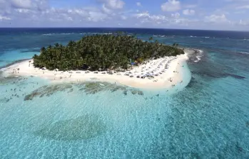 Cayo Acuario, una de las reservas naturales más importantes del país en San Andrés Islas, se encuentra gravemente afectado por el turismo masivo y la falta de servicios sanitarios en la zona. Foto: Juan Antonio Sánchez Ocampo