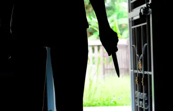 En medio del altercado, la víctima habría lesionado al acompañante de la mujer, quien reaccionó y lo hirió con el arma cortopunzante. FOTO: GETTY