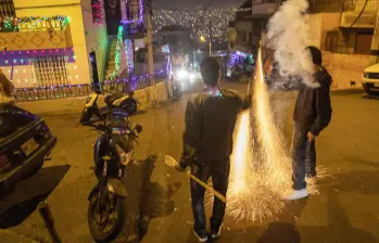La pólvora está prohibida en Medellín no solo por los daños que puede ocasionar a quienes la manipulan, sino a terceros. Foto: Edwin Bustamante. Archivo El Colombiano