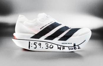 Los tenis de referencia Adizero Adios Pro Evo 3, de Adidas, fueron con los que el atleta Sebastian Sawe terminó una maratón en menos de 2 horas. Foto: toma del x de @Adidas