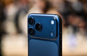 Apple buscará pulir la experiencia del usuario en iOS 27, enfocándose en estabilidad, velocidad y soporte para nuevas tecnologías como el iPhone plegable y la inteligencia artificial. FOTO AFP