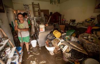 57 viviendas resultaron perjudicadas con la fuerza del agua en el sector La Rosa de la comuna de Santa Cruz. Los damnificados solo quedaron con lo que tenían puesto. FOTO Carlos Velásquez