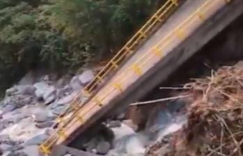 Varios puentes ubicados entre Granada y Cocorná han colapsado a causa de las lluvias. Foto: Captura de video