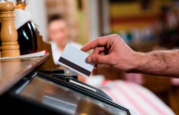Los intereses de compras con tarjetas de crédito serán más costosas en febrero. FOTO archivo