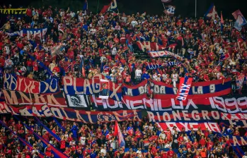 Los aficionados del cuadro rojo, por lo general, suelen acompañar al equipo a todas las plazas del país. FOTO: CAMILO SUÁREZ