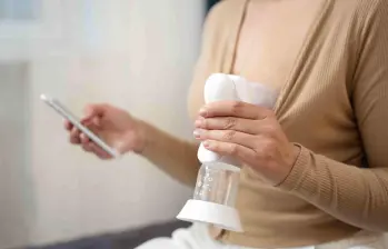 La acumulación de leche tras la lactancia puede provocar mastitis, una inflamación dolorosa de la mama que, en algunos casos, puede causar infección. FOTO: Freepik. 