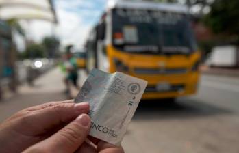 Los usuarios pagarían por las rutas urbanas de Medellín 3.400 pesos a partir del próximo 1 de enero, a la espera de la resolución que avale su incremento. FOTO: EDWIN BUSTAMANTE