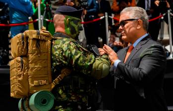 El presidente Iván Duque le dijo a los militares que son el sostén de la democracia. FOTO: Cortesía Presidencia