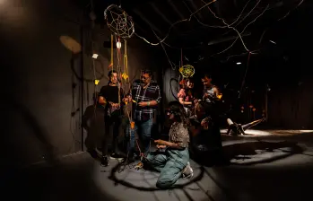 En Imagineros los espectadores asumen el rol de cocreadores y las obras rompen la cuarta pared escénica para entablar diálogos con la gente. FOTO camilo suárez