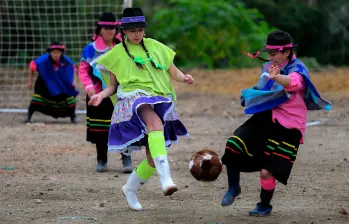 En el torneo de campesinas juegan ocho equipos, cada uno integrado por 10 deportistas. FOTO AFP
