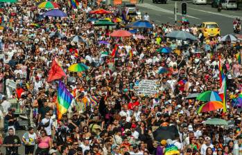 La movilización esta siendo acompañada por bandas marciales, batucadas y organizaciones sociales. Foto: Camilo Suárez Echeverry