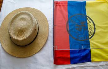 El sombrero de Carlos Pizarro fue usado por el excomandante del M-19 en la ceremonia de dejación de armas en 1990. Foto: Colprensa