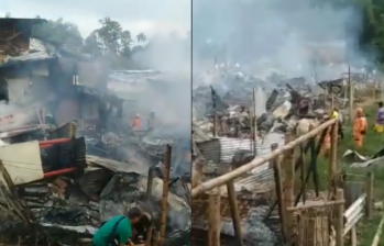 Las viviendas quemadas en Pereira eran de material liviano, lo que facilitó que el incendio se propagara rápidamente. FOTO: CAPTURA DE VIDEO