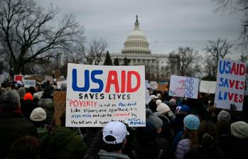 La crisis de USAID sigue escalando, los contratos de miles de empleados serán suspendidos. Foto: AFP