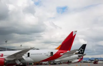 La inmovilización de los Airbus A319, A320 y A321 por una actualización urgente de software afectó este fin de semana la operación aérea en Colombia, especialmente a los aviones de Avianca. FOTO: MinTransporte.