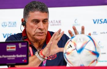57 años tiene el entrenador Luis Fernando Suárez, quien quiere hacer historia con los ticos.FOTO EFE