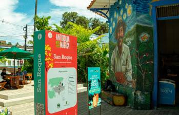 Una de las piezas son los tótems instalados en los parques principales, con el mapa general y los QR de cada sitio túristico que remite a más información. FOTO: GOBERNACIÓN