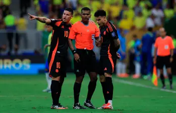 El venezolano Alexis Herrera sancionó un dudoso penal contra Colombia. FOTO GETTY