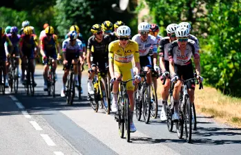 Tadej Pogacar mostró superioridad ante sus demás rivales en la primera semana del Tour. El esloveno apunta a su quinto título en la carrera. Suma 59 días vistiendo el maillot amarillo en la historia de la carrera francesa. FOTO GETTY
