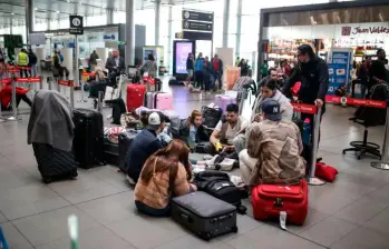 Los aeropuertos colombianos esperan recibir más de seis millones de pasajeros durante la temporada vacacional de mitad de año. FOTO: COLPRENSA
