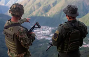 Fuerza pública, en apoyo con bomberos y comunidad, buscan al soldado extraviado en zona rural de Dabeiba. IMAGEN DE ARCHIVO COMO REFERENCIA
