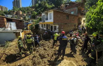 Tercer día de la emergencia en el barrio San Isidro de Sabaneta que costó la vida de cinco personas. Foto: Andrés Camilo Suárez Echeverry