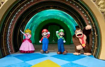 Visitantes exploran los mundos temáticos de Epic Universe, el nuevo parque de Universal en Orlando que combina tecnología, fantasía y adrenalina en una experiencia sin precedentes. FOTOS: Colprensa