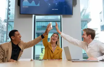 Ranking 2026 de Computrabajo posiciona a empresas como Manpower, Emtelco y Davivienda entre las mejor calificadas por sus propios trabajadores. FOTO: FREEPIK