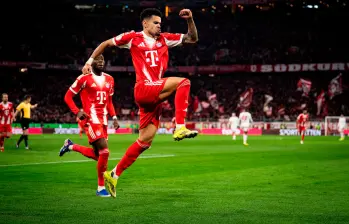 Luis Díaz puede convertirse en el primer colombiano en lograr la liga inglesa y la liga alemana en menos de un año. La temporada pasada ganó la Premier League con el Liverpool. FOTO: GETTY