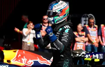 Kimi Antonelli festeja el triunfo que logró en el Gran Premio de Bélgica. FOTO GETTY 