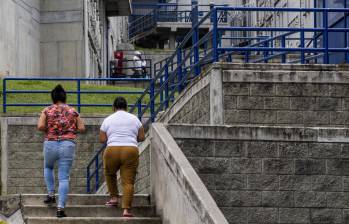 Imagen de referencia de familiares de detenidas en la cárcel de El Pedregal en Medellín. Foto: Julio César Herrera Echeverri.