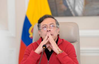La Contraloría advirtió que, antes de esta ley, el Gobierno firmó 164 mil contratos por $14,8 billones en un mes. FOTO presidencia 