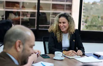 La cartera laboral, encabezada por Natalia López Fuentes, dejó sin efectos varias circulares expedidas por el gobierno Petro. FOTO tomada de X