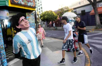 La inflación en Argentina mostró una fuerte desaceleración en 2025, aunque el repunte de precios en diciembre volvió a encender las alertas económicas. FOTO: AFP.