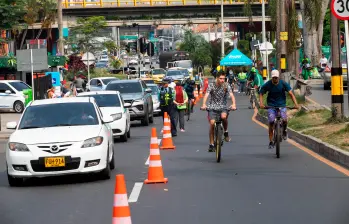 La ciclovía en la vía del Alto de Las Palmas es una de las más recientes que se tienen en la ciudad y una de las que mayor afluencia de gente tiene. Foto: El Colombiano