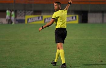 Carlos Ortega impartirá justicia en el duelo de vuela entre Bucaramanga y Nacional. FOTO COLPRENSA