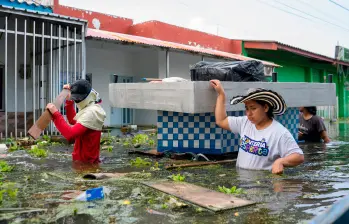 Las inundaciones en Córdoba han afectado a más de 50.000 familias. FOTO: AFP