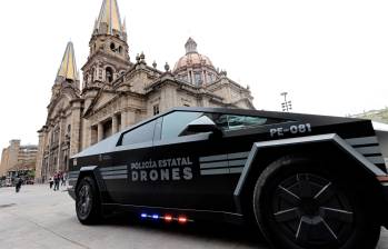 Las camionetas Cybertruck fueron presentadas a la comunidad en Jalisco, México. FOTO: AFP