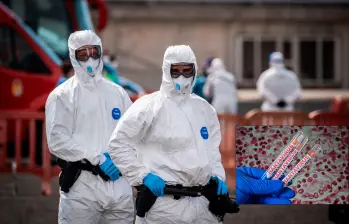En total, tres pasajeros del crucero murieron y hay ocho casos confirmados de contagio. Foto Getty. 