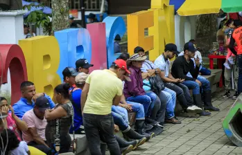 Las autoridades de Briceño avanzan en las labores para atender a los desplazados de dos veredas del corregimiento Travesías, víctimas de los enfrentamientos con fusiles y drones. FOTO: CAMILO SUÁREZ