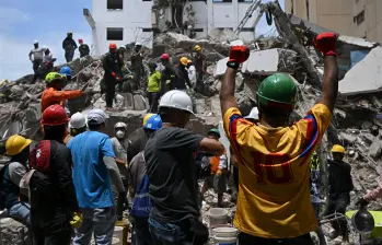 El terremoto dejó miles de viviendas destruidas y averiadas en varias regiones del país, mientras avanzan las labores de evaluación y atención de la emergencia. FOTO: AFP.