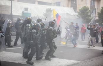 Se calcula que 10.000 personas se concentraron en Bogotá durante las manifestaciones que terminaron en disturbios. FOTO Colprensa