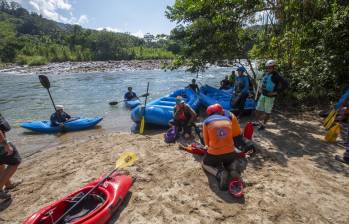 Simulacro de rescate de una person ahogada en aguas del río Calderas en el oriente antioqueño. Foto: Esneyder Gutiérrez