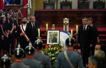 Las exequias del fallecido exmandatario se llevaron a cabo en el antiguo Senado de Chile. FOTO AFP