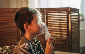Las enfermedades agudas respiratorias son más frecuentes en niños. De acuerdo con el Instituto Nacional de Salud hasta el mes de agosto se registraron 328 muertes probables por infecciones respiratorias en niños menores de cinco años. FOTO: GETTY