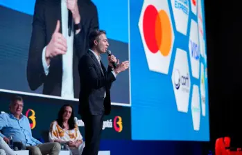 Daniel Quintero fue chiflado durante un debate de precandidatos presidenciales, en Asobancaria, en Cartagena. CORTESÍA ASOBANCARIA