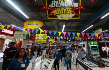 Las tarjetas de crédito mantienen su protagonismo como el medio de pago preferido para aprovechar los descuentos del Black Friday. FOTO Manuel Saldarriaga