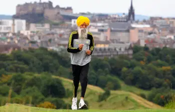Fauja Singh corrió maratones completos (carreras de 42 kilómetros de distancia) hasta los 100 años. FOTO: GETTY