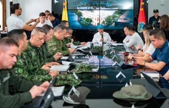 El ministro Pedro Sánchez (de gorra azul) lideró un consejo de seguridad en Cúcuta. FOTO: Cortesía MinDefensa